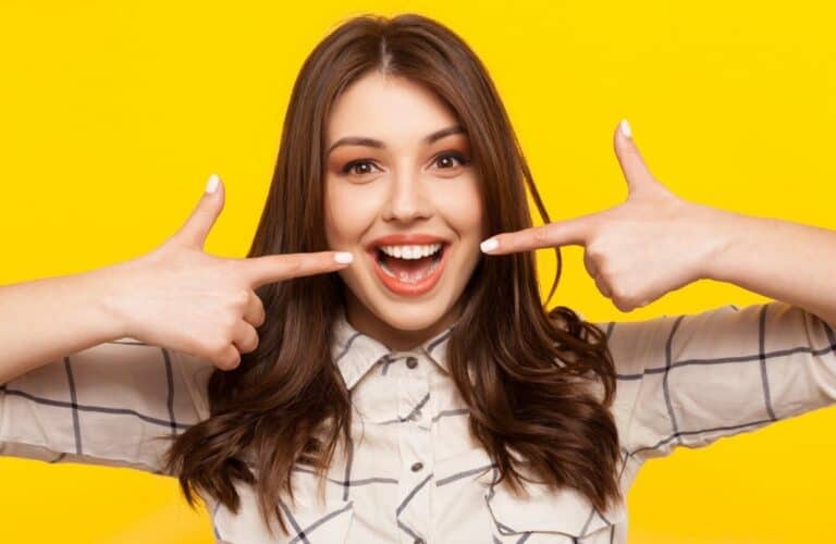Sorriso: come si esegue lo sbiancamento dentale?