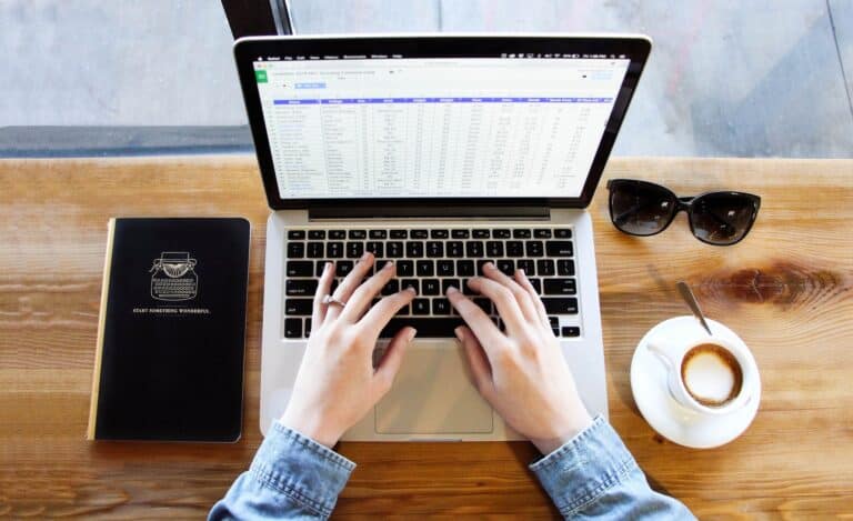 Salute: attenzione alla ‘luce blu’ di smartphone e pc