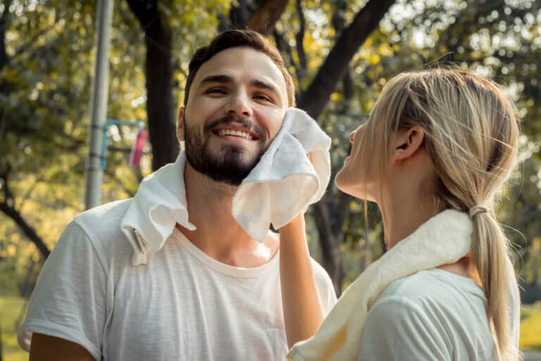 Sudi troppo? Sfatiamo i falsi miti sul sudore