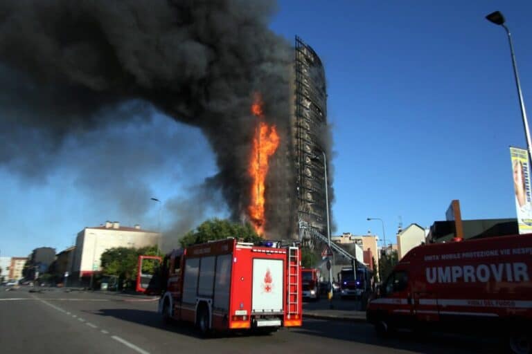 Incendio a Milano: cosa fare in caso di emergenza