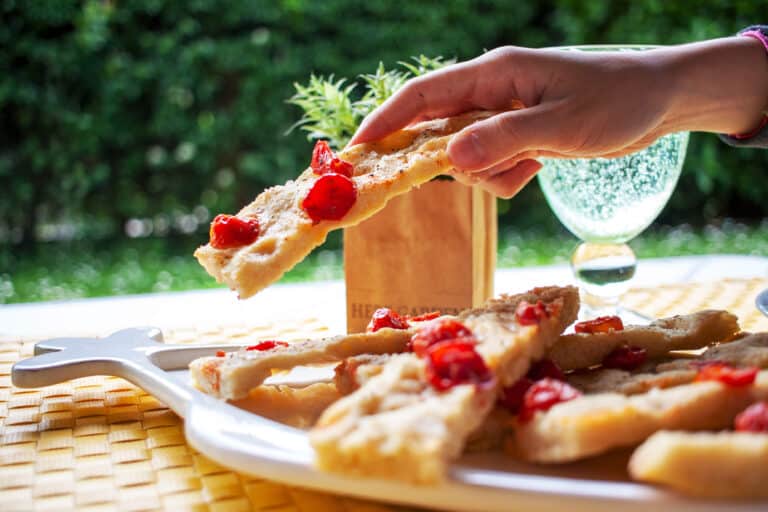 Ricette Qui Salute Magazine - Focaccia barese rivisitata