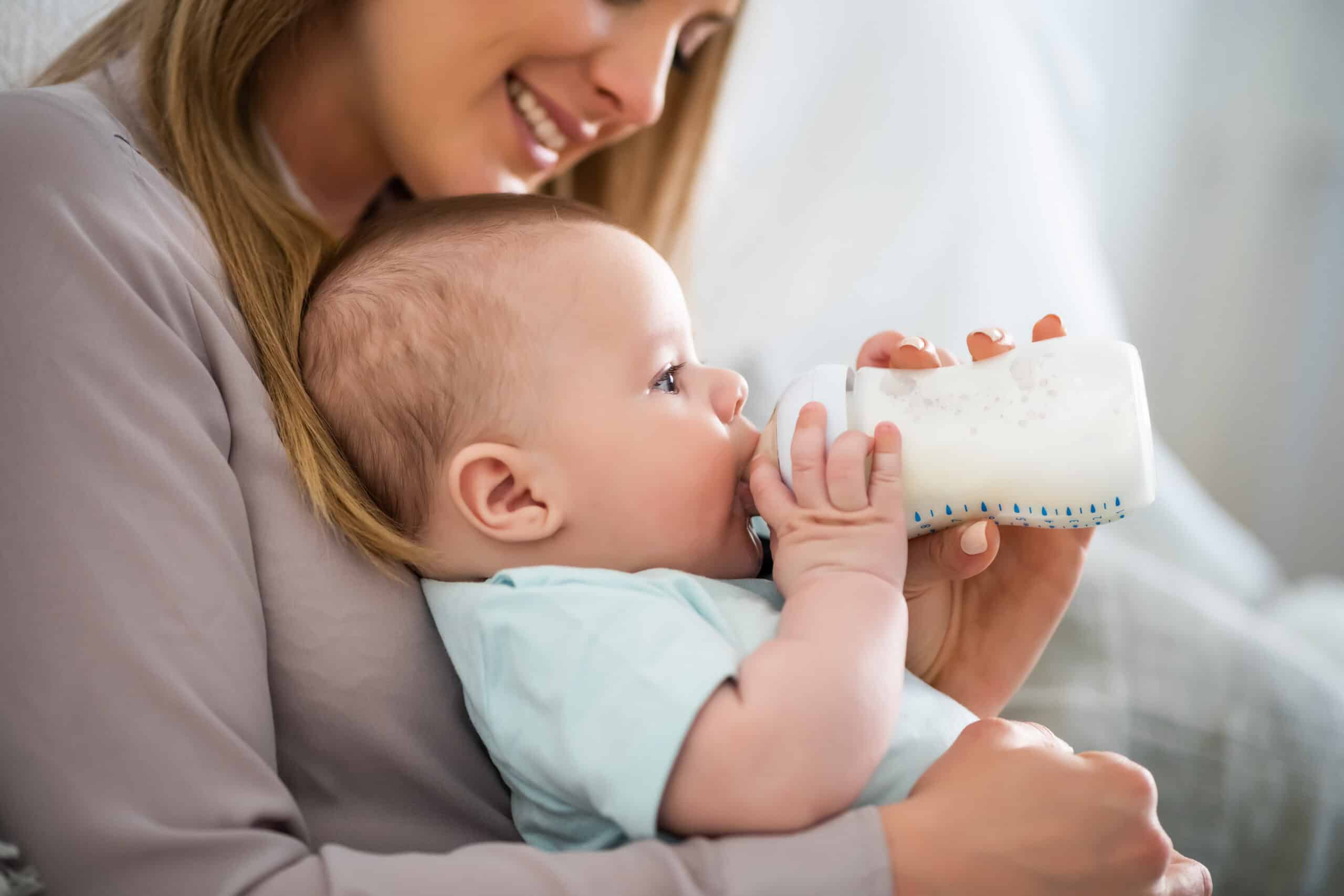mother feeding baby R3USF43 scaled
