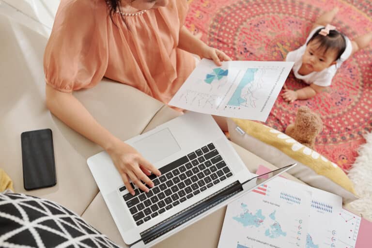 Donne in bilico: tra maternità e lavoro