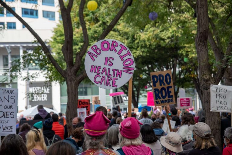 Il diritto all’aborto era una conquista civile: ora gli Usa riscrivono la legge
