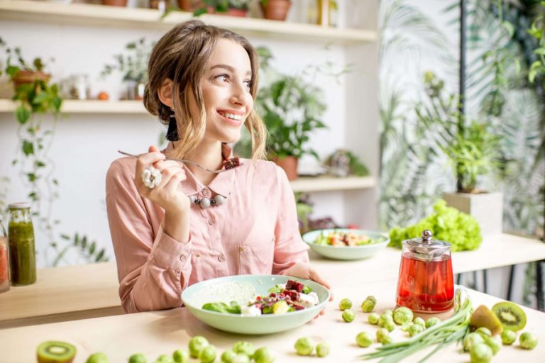 Il piacere della tavola, ma con leggerezza: cosa mangiare d’estate