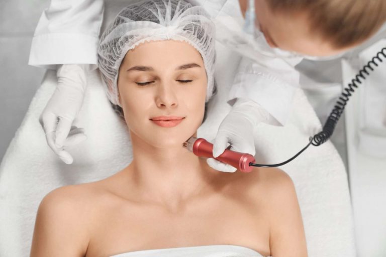 Pulizia viso con ultrasuoni: riattiva il turnover cellulare e la produzione di collagene