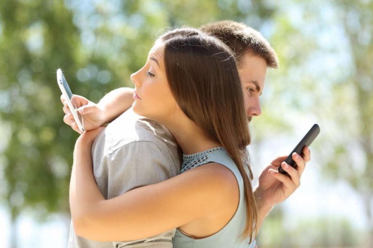 Iperconnessi: vicini o alienati? Quando l’utilizzo del web diventa patologico