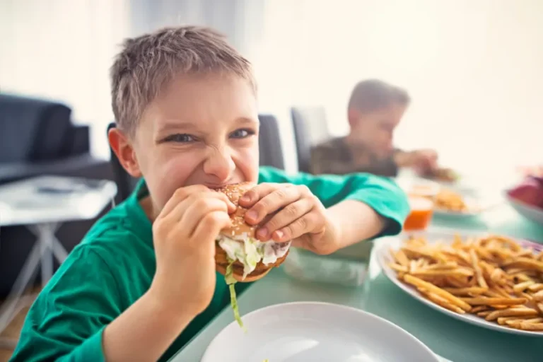 Bambini cibo processato asma