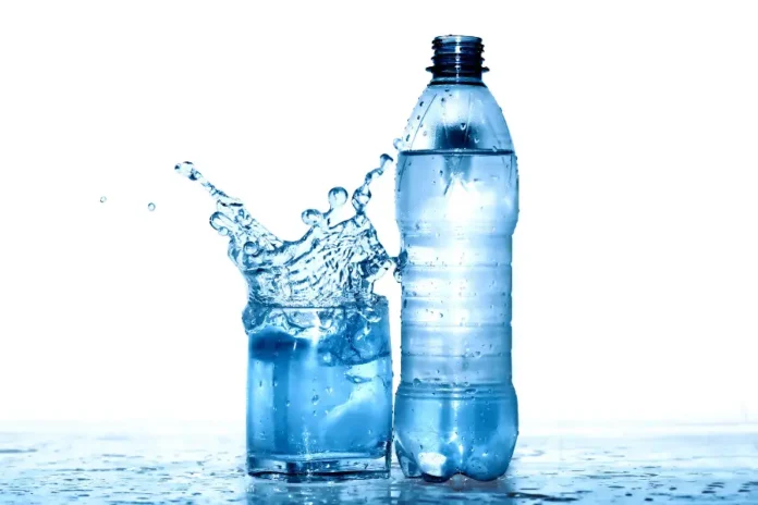 Bottiglia acqua rubinetto ambiente
