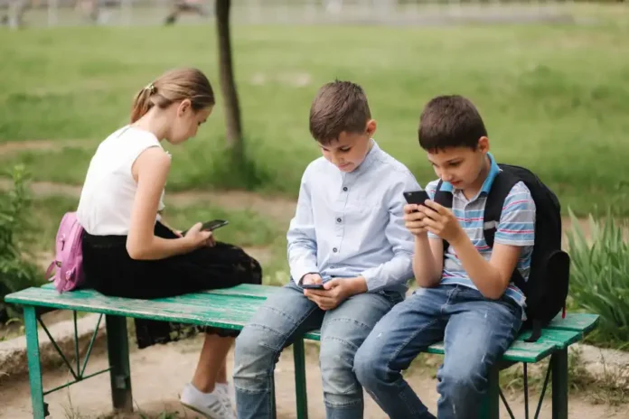 Regno Unito stop social giovani
